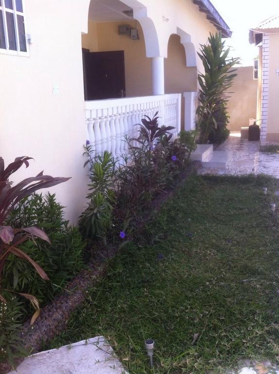 Dream Nest Hotel Brufut Exterior photo